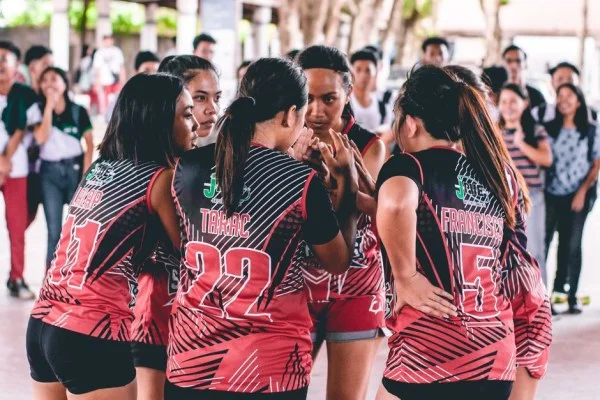 women volleyball team huddle